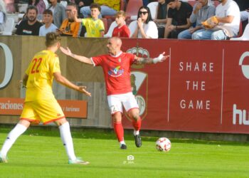 El Villalba frena la racha del Alcalá, que sigue líder pese a la derrota en casa (1-2)