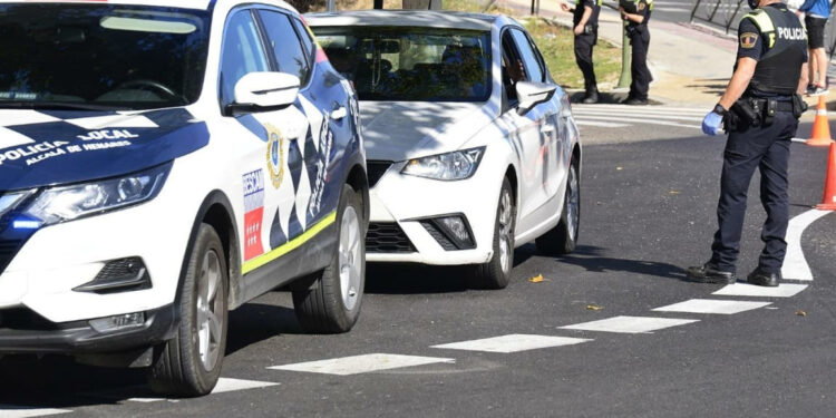 El PSOE critica la falta de efectivos en la 'Policía de Barrio' de Alcalá 1 policía de barrio