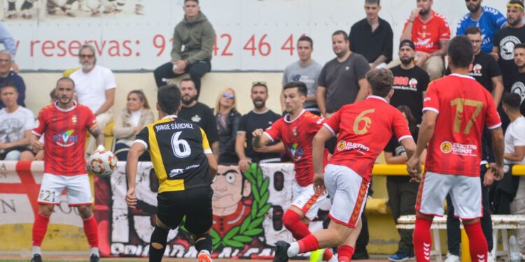 La RSD Alcalá rescata un empate en un intenso partido frente al Galapagar 1 @_bhh__