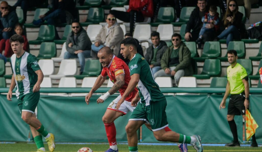 El Alcalá se impone con autoridad y consolida su liderato en El Álamo 1 victoria rsd alcala vs el alamo