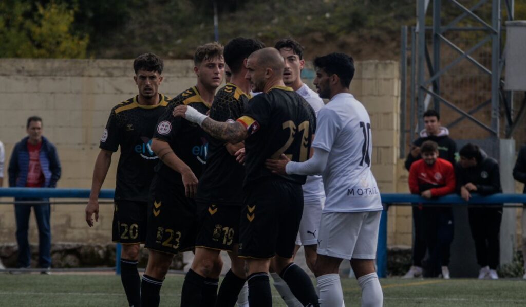 La derrota de la RSD Alcalá por 3-1 frente al Tres Cantos frena su racha y le hace perder el liderato 1 derrota alcala frente tres cantos
