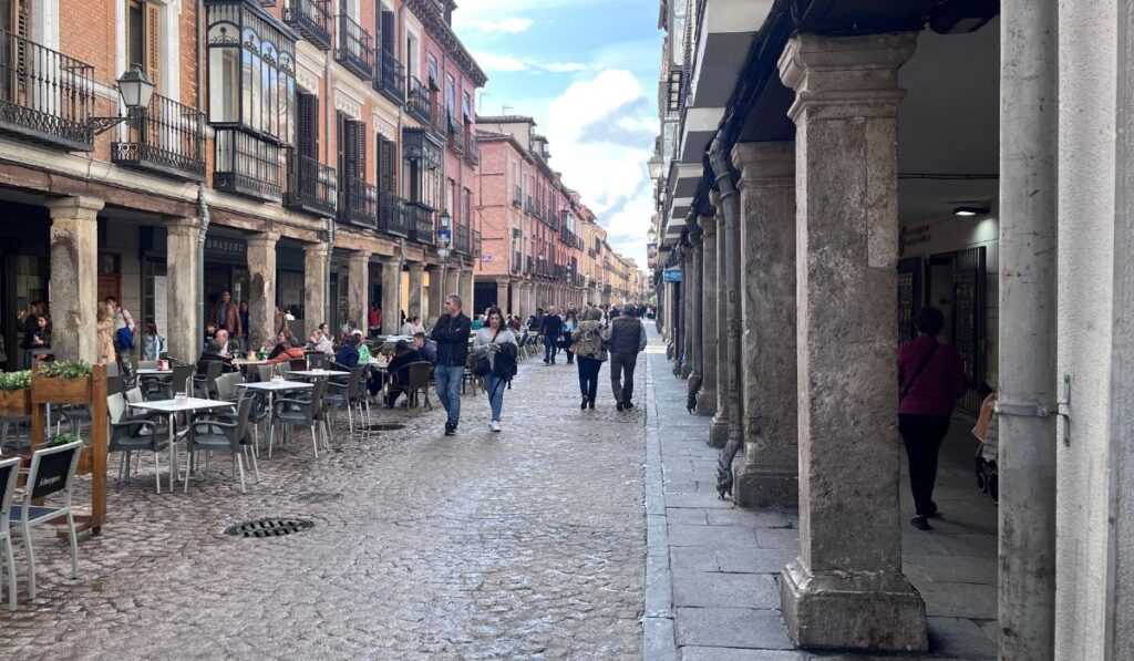 Abierto el plazo para que los comercios de Alcalá se sumen a la campaña “Elige Alcalá, Navidad 2024” 1 elige alcala navidad 2024