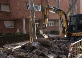 Se invierten 75.000 euros en la renovación de las aceras de la calle Toledo en el barrio del Val