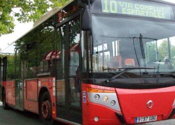 Alcalá queda fuera de las pruebas piloto del pago con tarjeta en autobuses, que llegará en junio de 2025