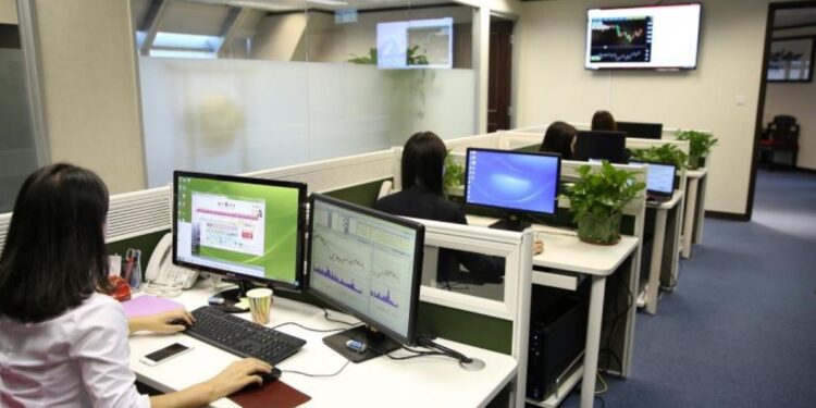 Histórico acuerdo en Madrid: los empleados públicos podrán ascender y mejorar su salario 1 funcionarios comunidad de madrid