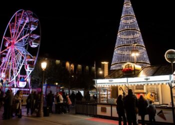 La Navidad 2024 queda oficialmente inaugurada en Alcalá con música y una gran chocolatada