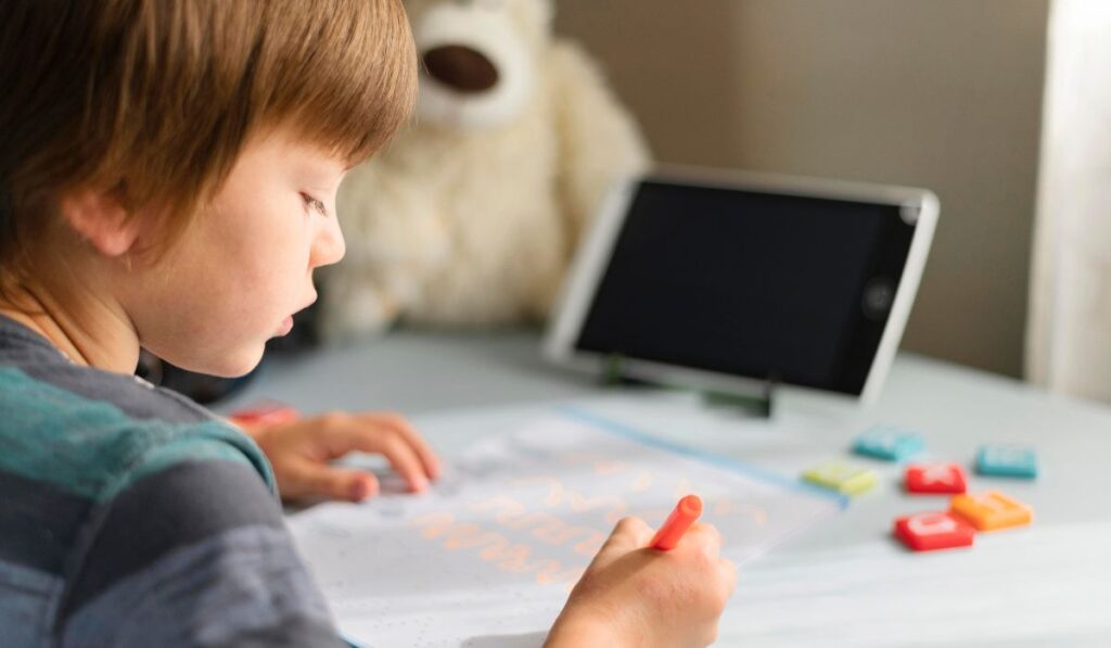 La Comunidad de Madrid limitará el uso de tabletas y ordenadores en colegios e institutos 1 regulacion uso dispositivos madrid