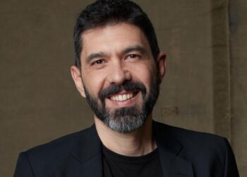 ‘La belleza de matar bien a papá’, el nuevo libro de Alonso Trenado cargado de humor negro y traumas familiares