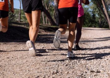 Alcalá inaugura el 2025 corriendo por la solidaridad en el III Cross La Estela de Ayo