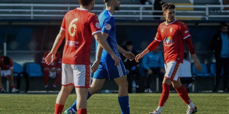 La RSD Alcalá cierra la primera vuelta como líder indiscutible tras empatar en Navalcarbón 1 empate rsd alcala navalcarbon