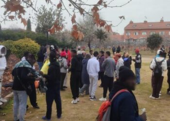 Alcalá Acoge celebra un desayuno navideño con roscón de Reyes y solidaridad en los jardines de Juan Pablo II