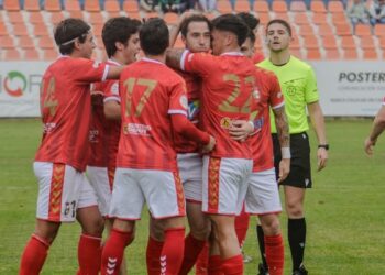 El Alcalá consolida su liderato con una contundente victoria por 3-0 al Parla