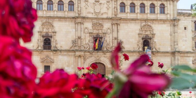 fachada universidad de alcala