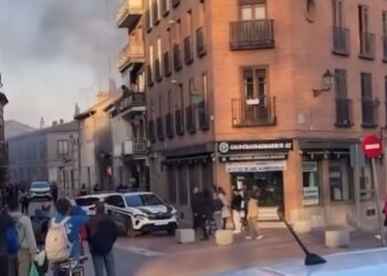 Susto en el centro: los Bomberos sofocan un incendio en una vivienda presuntamente ocupada en la calle Postigo
