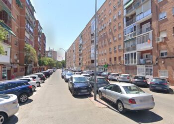 Una sartén con aceite provoca un incendio en una vivienda y moviliza a los bomberos de madrugada
