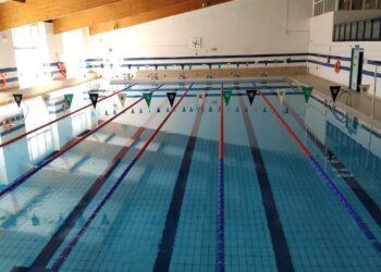 Detectan una bacteria en la piscina del Val y clausuran el vaso grande de forma preventiva