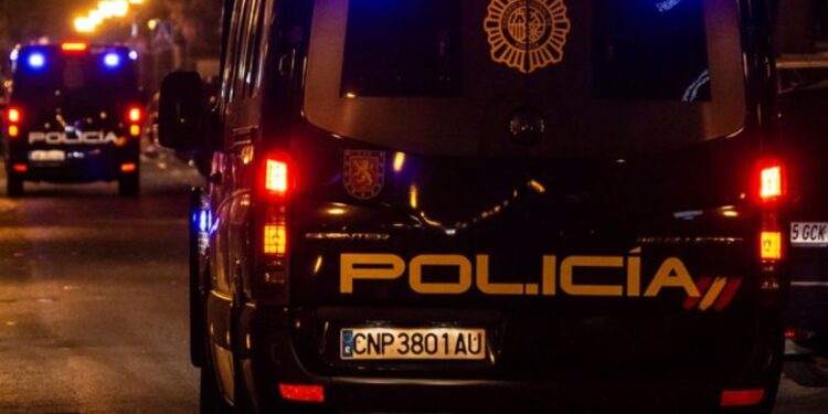 Vehículos de la Policía Nacional durante una intervención nocturna. Foto: Policía Nacional