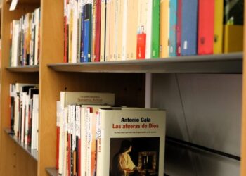 Reabre la sala de lectura de la Junta Municipal del Distrito IV tras años cerrada