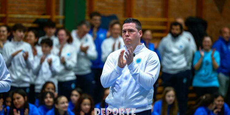 David Sánchez Flor asume la dirección deportiva del Club Voleibol Alcalá para liderar su salto de calidad 1 David Sánchez Flor durante su presentación. Foto: Equipo Deporte