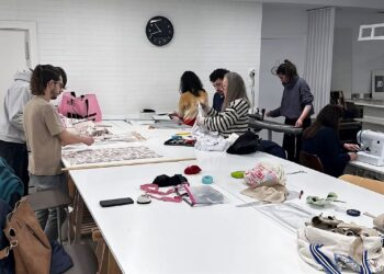 Costura, patronaje y máquinas de coser: así celebra Muysca su nueva etapa en Avenida Europa