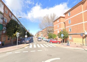 La Asociación de Vecinos Reyes II acuerda con el Ayuntamiento mejorar la iluminación, la movilidad y los espacios públicos