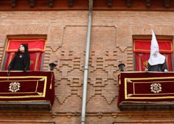 Vecinos y comerciantes de Alcalá podrán embellecer sus fachadas en un concurso especial de Semana Santa