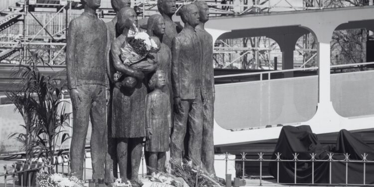 monumento 11 m alcala