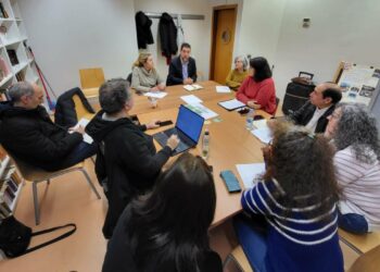 Vecinos y vecinas de Espartales denuncian el deterioro de las viviendas públicas y la falta de soluciones