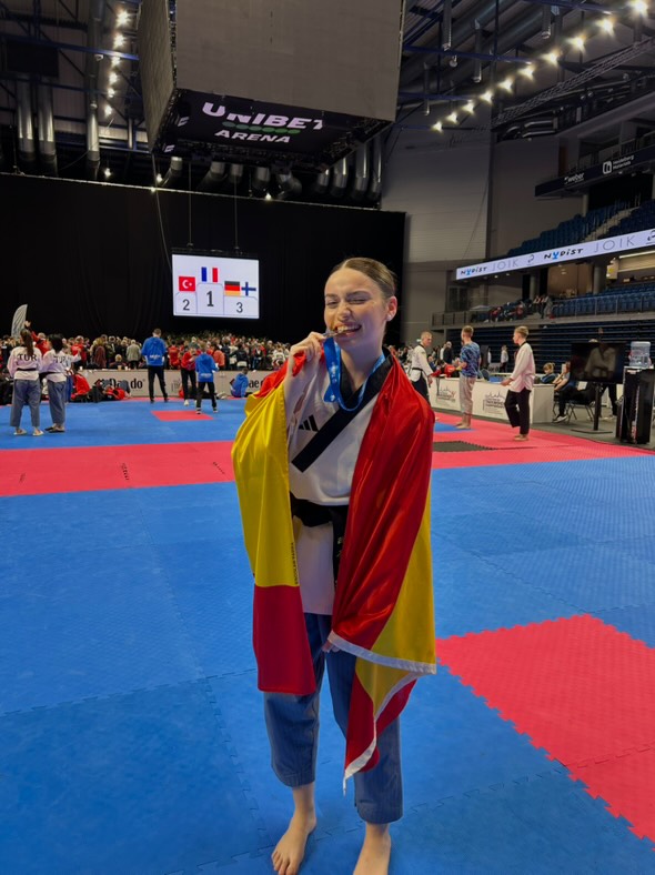 La alcalaína Carolina Escolar se proclama campeona de Europa de Taekwondo 2 490172989 1303437907430479 1065822242577918493 n