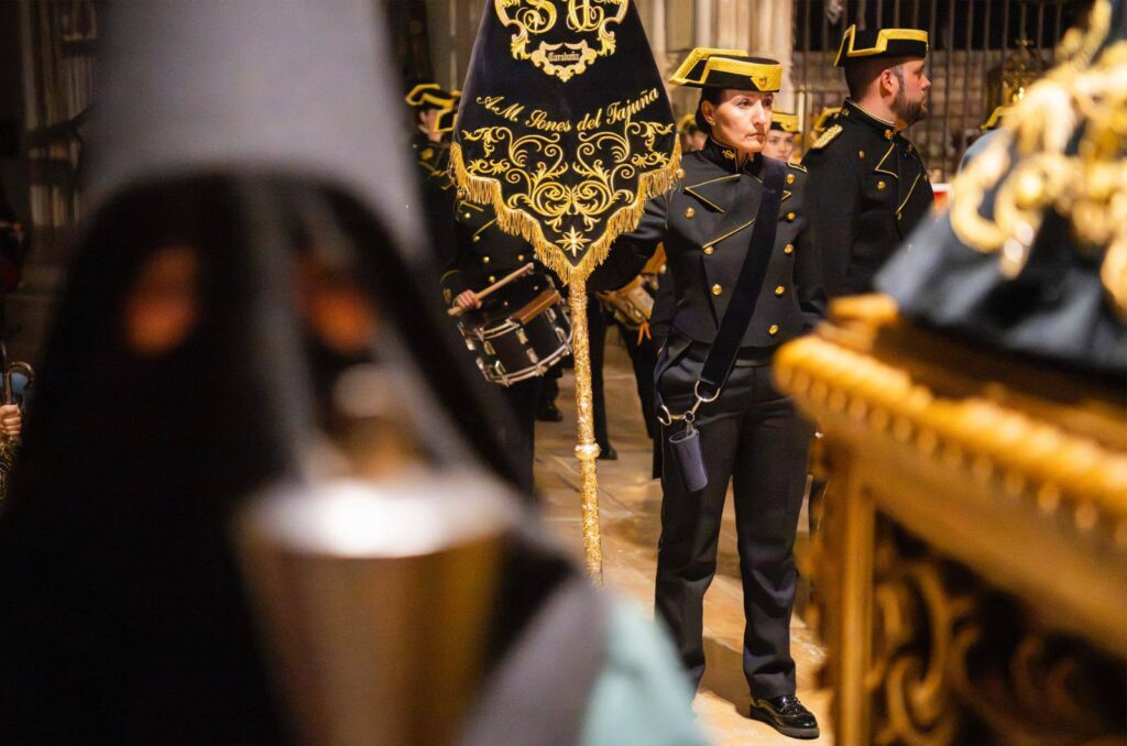 La lluvia vuelve a deslucir el Viernes Santo en Alcalá y obliga a celebrar un acto interior por el Santo Entierro 7 491425160 1115633800592152 1084227974595071745 n