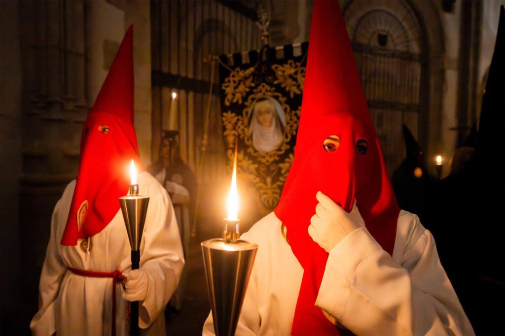La lluvia vuelve a deslucir el Viernes Santo en Alcalá y obliga a celebrar un acto interior por el Santo Entierro 6 491829890 1115633850592147 4182136078336786084 n