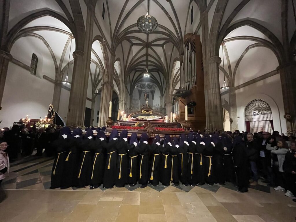 La lluvia vuelve a deslucir el Viernes Santo en Alcalá y obliga a celebrar un acto interior por el Santo Entierro 2 491951081 1115637497258449 2422073627339982801 n