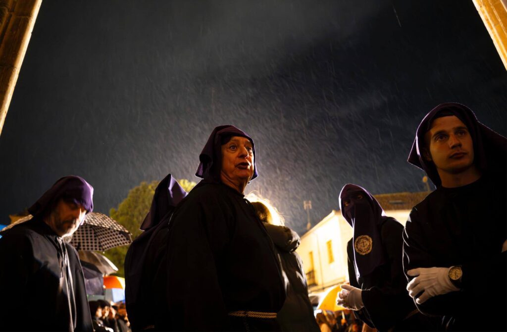 La lluvia vuelve a deslucir el Viernes Santo en Alcalá y obliga a celebrar un acto interior por el Santo Entierro 14 491995918 1115633473925518 2209116933893209243 n