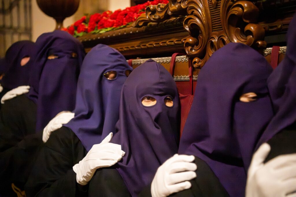 La lluvia vuelve a deslucir el Viernes Santo en Alcalá y obliga a celebrar un acto interior por el Santo Entierro 11 492057147 1115634527258746 5354460801176662988 n
