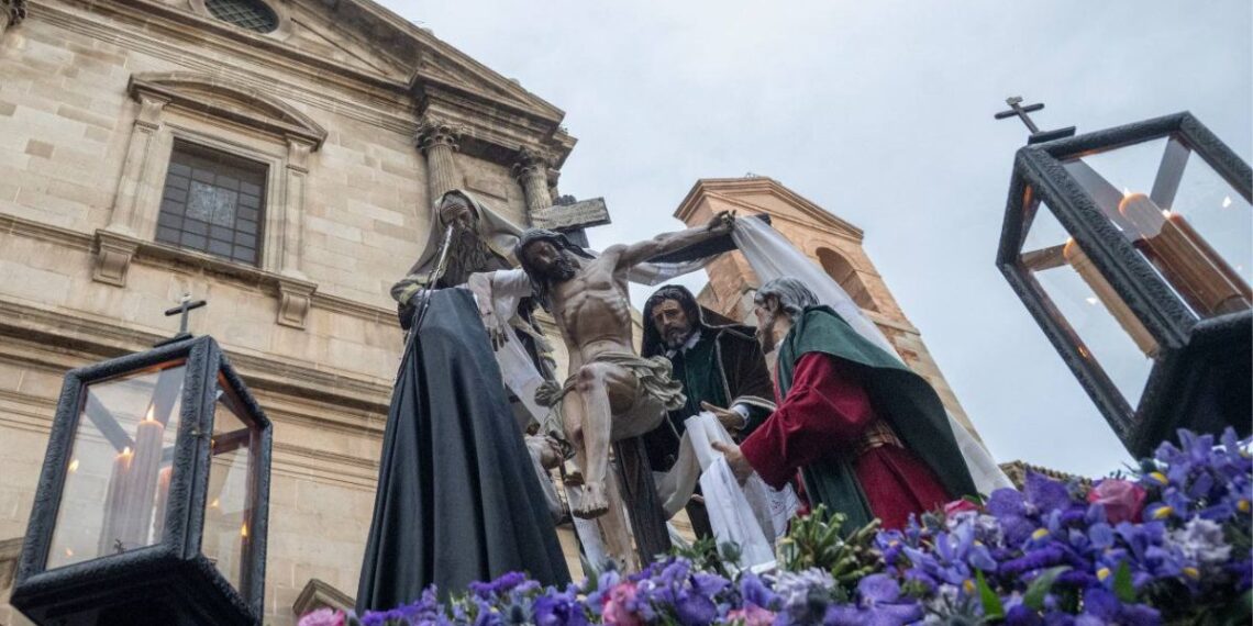 La Soledad Coronada deja en el aire su participación en la procesión extraordinaria del Congreso de Semana Santa de Alcalá 1 Soledad Coronada y el Sagrado Descendimiento