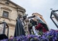 La lluvia frustra la salida de la procesión de la Soledad Coronada y el Sagrado Descendimiento
