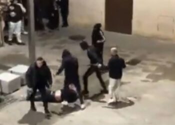 Brutal agresión a un joven en la puerta de la discoteca Hanoi durante la madrugada del sábado