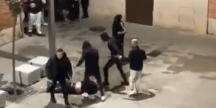 La Policía Nacional detiene a tres personas por la brutal agresión frente a la discoteca Hanoi 1 agresion puertas discoteca hanoi