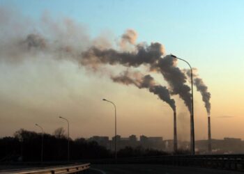 La Agrupación Astronómica Complutense se adentra en los retos de la contaminación del aire con una conferencia abierta al público