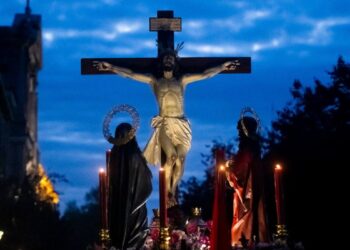 El Cristo de la Agonía completa su recorrido de Viernes Santo por primera vez sin lluvia desde la pandemia
