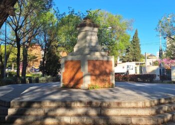 La Cruz del Siglo será restaurada tras su caída: casi 11.000 euros y dos meses de trabajos