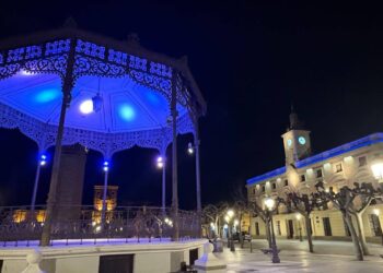 La Casa Consistorial y el Quiosco de la Música se tiñen de azul por el Día Mundial del Autismo