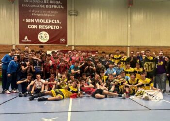 Promesas del voleibol junior masculino llenan “La Nevera” en la fase final autonómica
