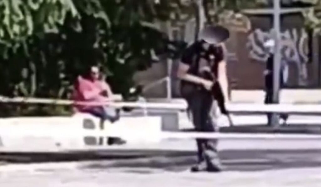 hombre armado exterminando aves parque magallanes