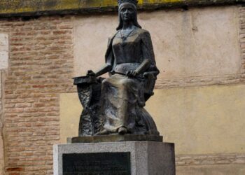 El Círculo Hispanista Complutense homenajea a Isabel I de Castilla frente al Palacio Arzobispal