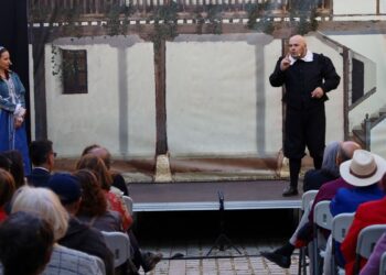 Gran acogida a la obra ‘Lo que el Quijote no cuenta’ en el patio del Antiguo Hospital de Santa María La Rica