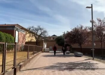 La Plaza de la Paloma estrena iluminación LED tras años con farolas apagadas