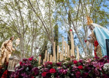 El Resucitado vuelve a recorrer las calles en una jornada sin lluvia que cierra la Semana Santa