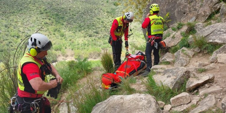 Rescatada una senderista en Villalbilla tras una caída en una zona de difícil acceso 1 rescate senderista villalbilla