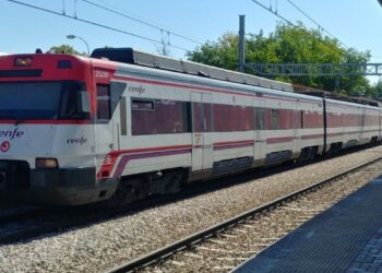 El servicio de Cercanías opera al 50 % en varias líneas tras el restablecimiento de la energía después del apagón